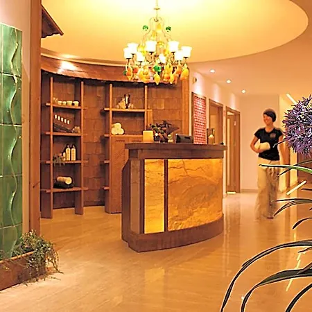 美居克雷尼察度假酒店 酒店
