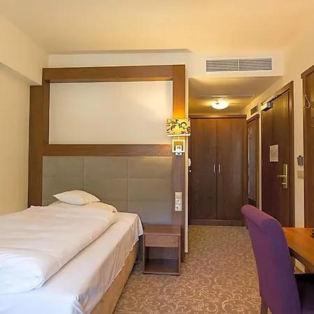 酒店 美居克雷尼察度假酒店 4*